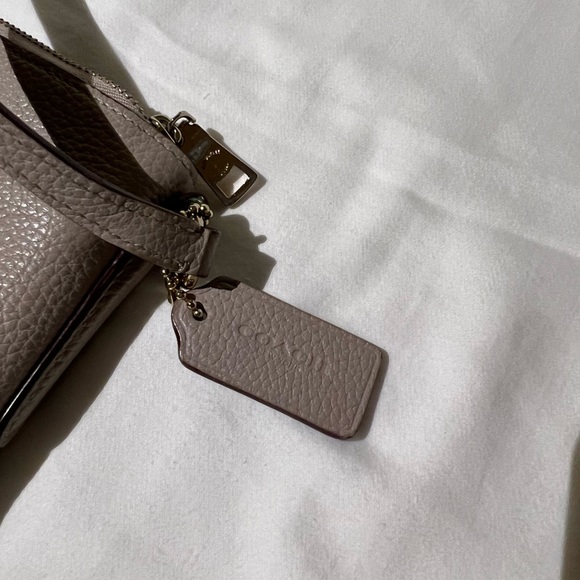 Coach NY - Picture 9 of 9